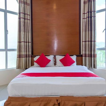 Oyo 776 Fame Hotel Σερεμπάν Εξωτερικό φωτογραφία