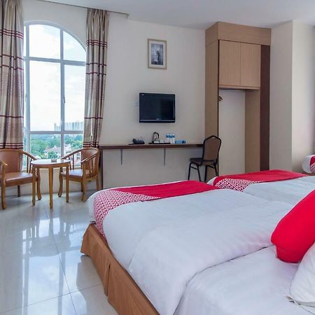 Oyo 776 Fame Hotel Σερεμπάν Εξωτερικό φωτογραφία