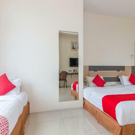 Oyo 776 Fame Hotel Σερεμπάν Εξωτερικό φωτογραφία