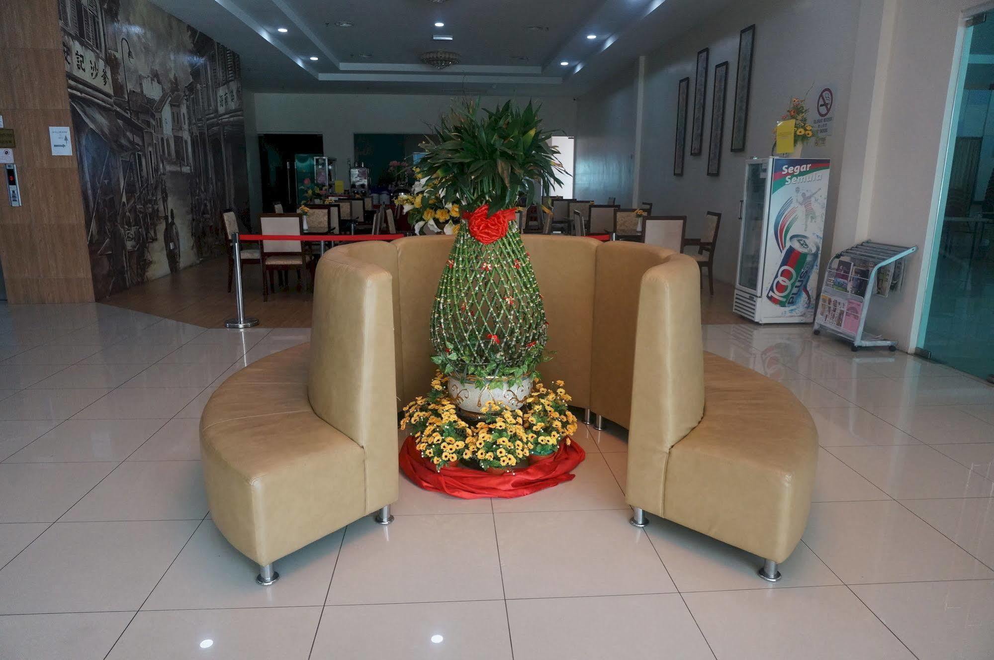 Oyo 776 Fame Hotel Σερεμπάν Εξωτερικό φωτογραφία