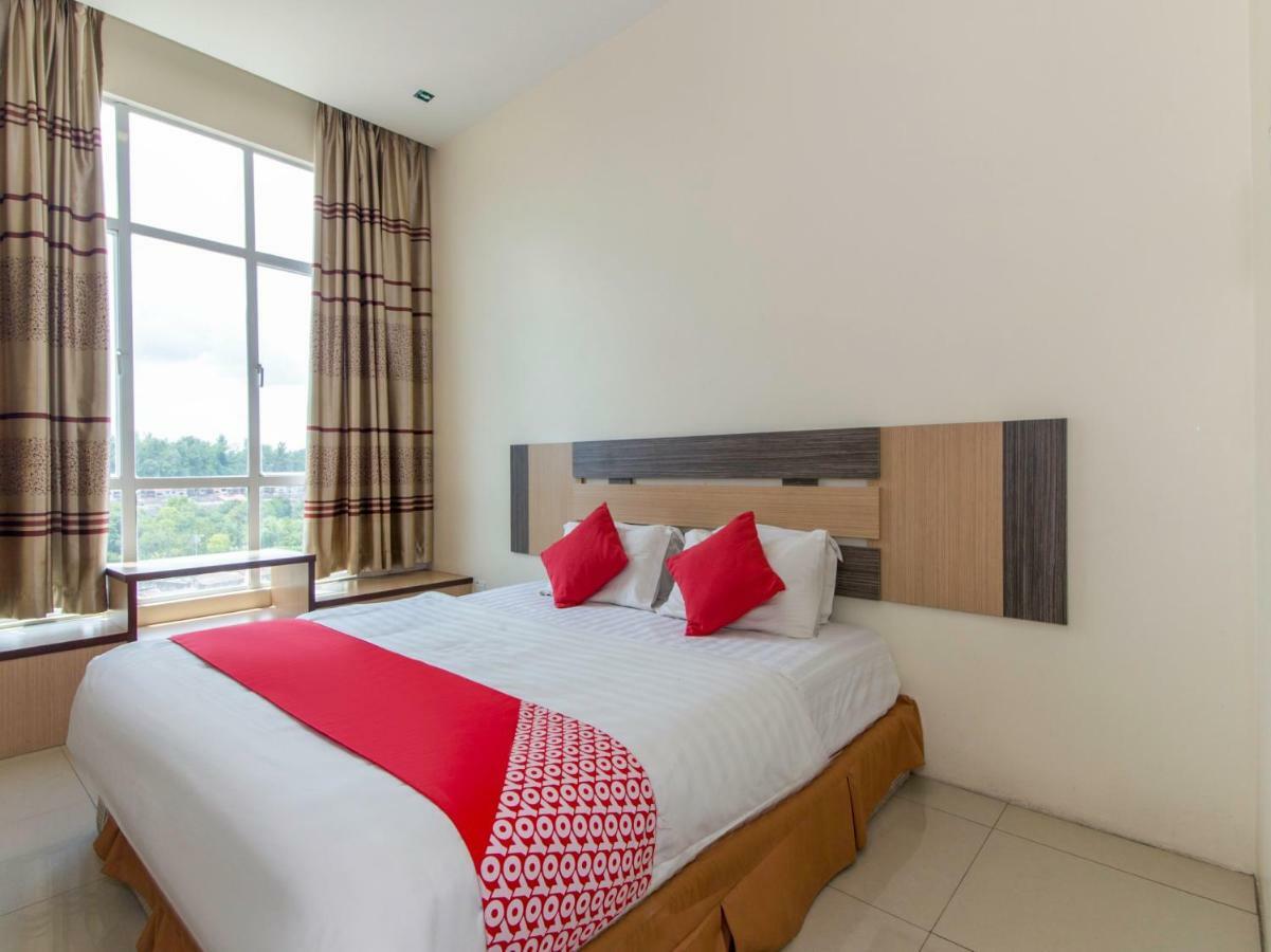 Oyo 776 Fame Hotel Σερεμπάν Εξωτερικό φωτογραφία