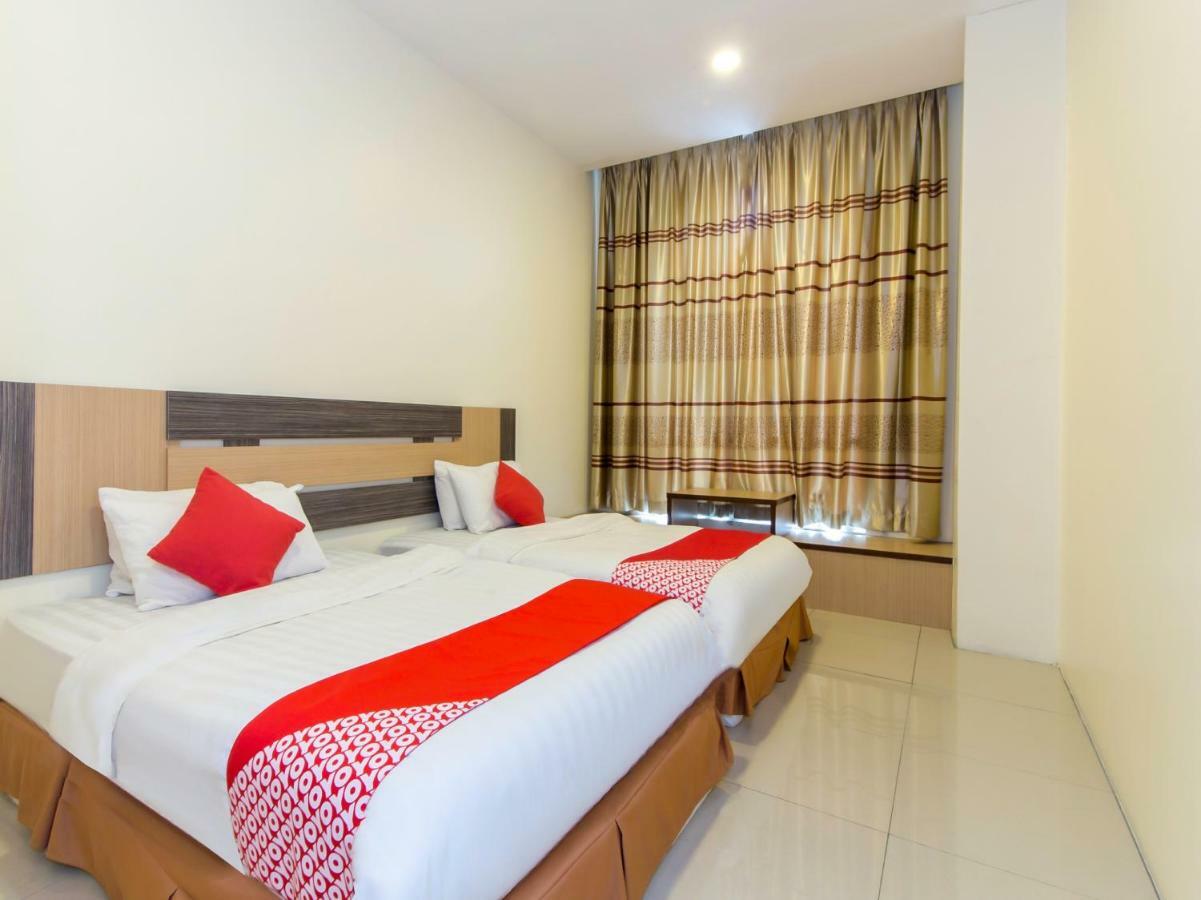 Oyo 776 Fame Hotel Σερεμπάν Εξωτερικό φωτογραφία
