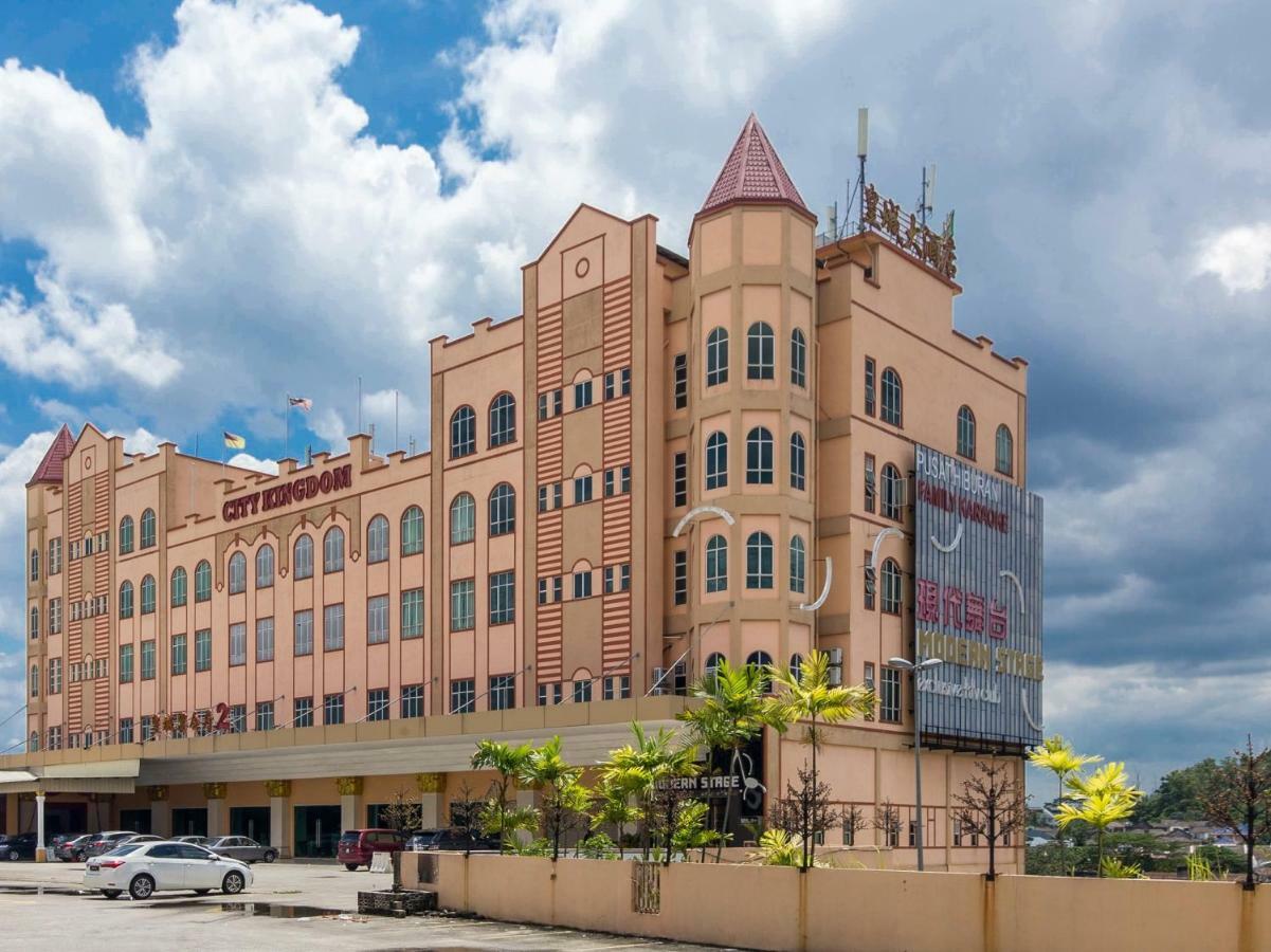 Oyo 776 Fame Hotel Σερεμπάν Εξωτερικό φωτογραφία