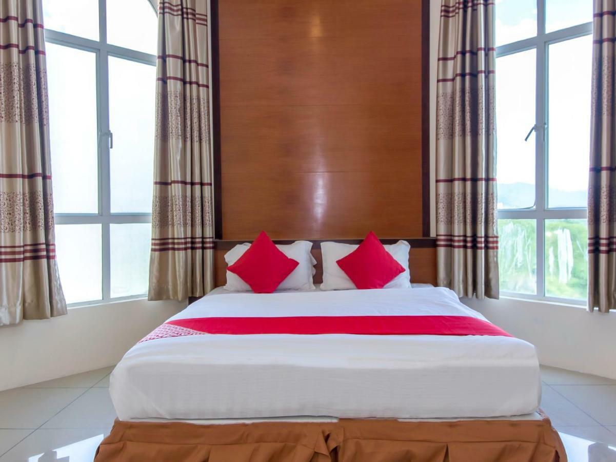 Oyo 776 Fame Hotel Σερεμπάν Εξωτερικό φωτογραφία