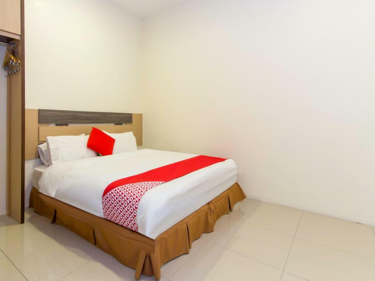 Oyo 776 Fame Hotel Σερεμπάν Εξωτερικό φωτογραφία