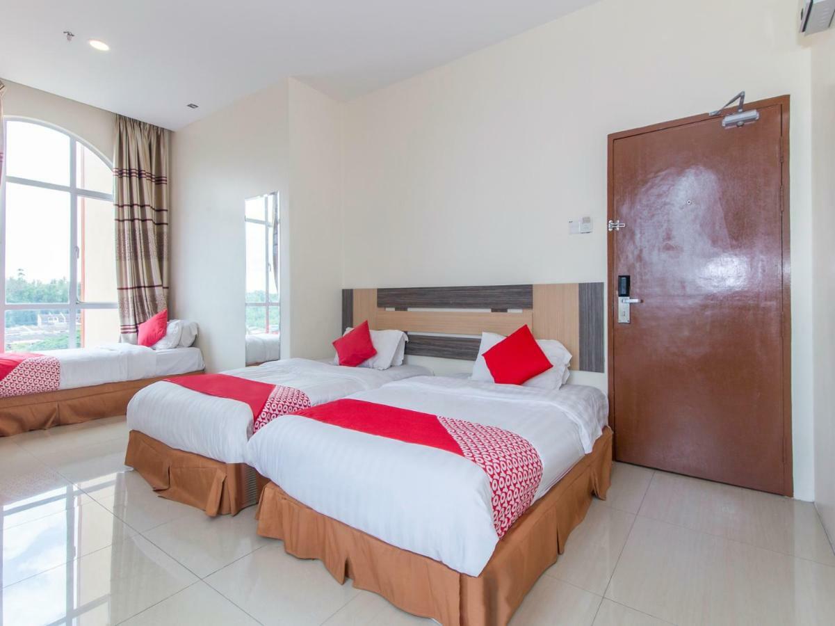 Oyo 776 Fame Hotel Σερεμπάν Εξωτερικό φωτογραφία