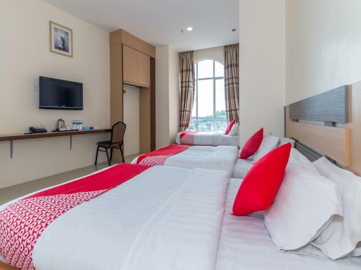 Oyo 776 Fame Hotel Σερεμπάν Εξωτερικό φωτογραφία
