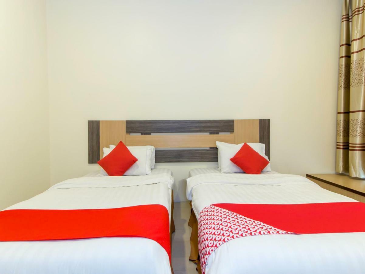Oyo 776 Fame Hotel Σερεμπάν Εξωτερικό φωτογραφία