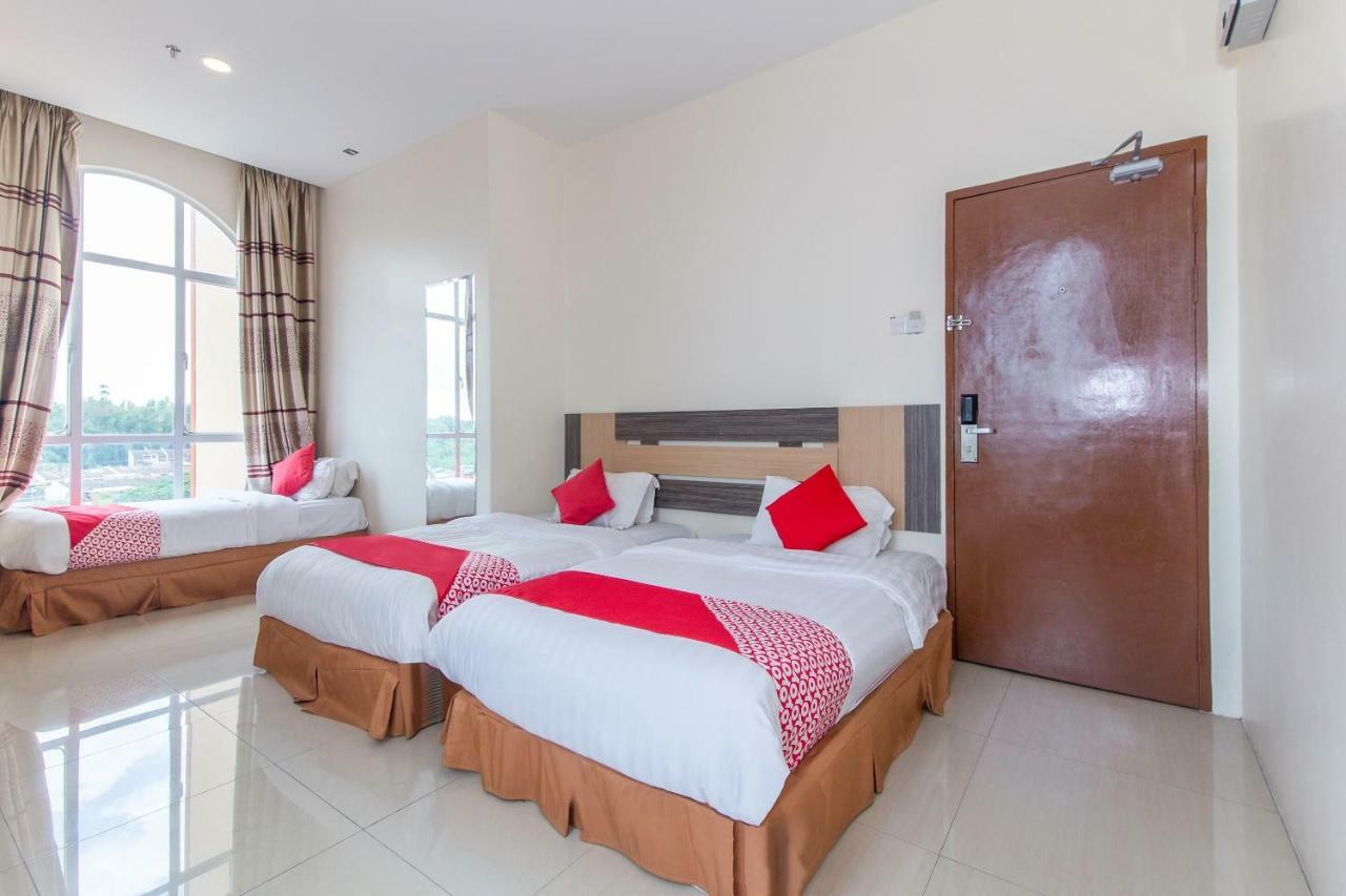 Oyo 776 Fame Hotel Σερεμπάν Εξωτερικό φωτογραφία