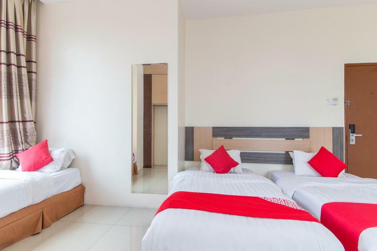 Oyo 776 Fame Hotel Σερεμπάν Εξωτερικό φωτογραφία