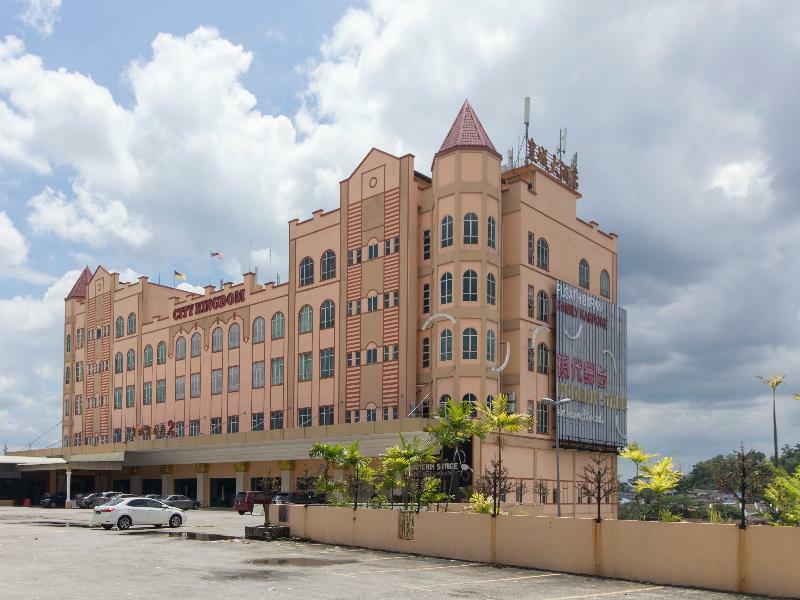 Oyo 776 Fame Hotel Σερεμπάν Εξωτερικό φωτογραφία