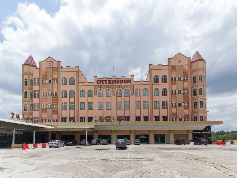 Oyo 776 Fame Hotel Σερεμπάν Εξωτερικό φωτογραφία