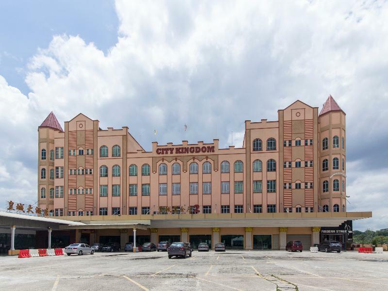 Oyo 776 Fame Hotel Σερεμπάν Εξωτερικό φωτογραφία
